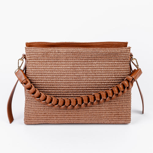 Amalfi Clutch in natural raffia with a braided Italian leather handle by ARVÉRO